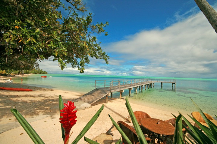 Beach of the Relais Mahana in Huahine island