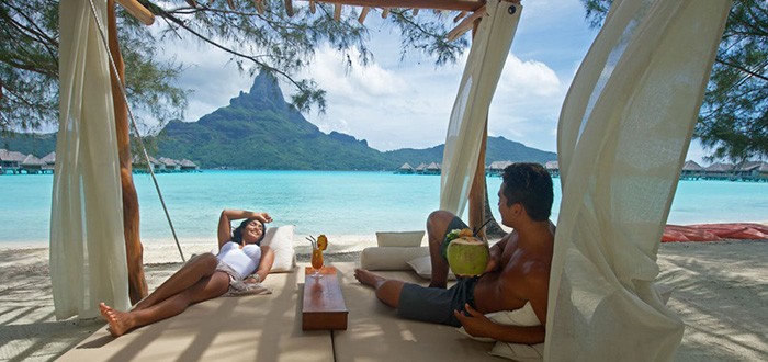 Traditional wedding in Bora Bora