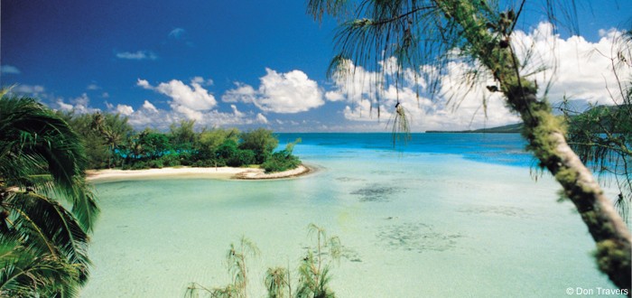 The lagoon of Tubuai : a magical playground for kite surfers