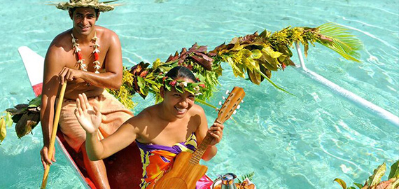 Canoe breakfast arrival with a polynesian outrigger canoe